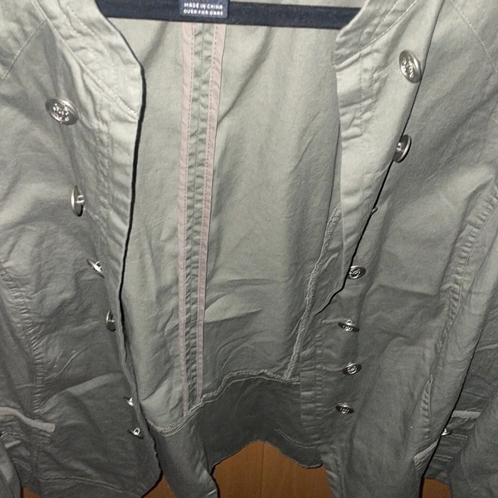 Green button down - Picture 6 of 8